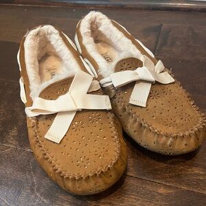 UGG Dakota Sunshine Perf Slippers with Cream Bow